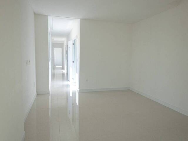 Apartamento para Venda em Itapema - 4