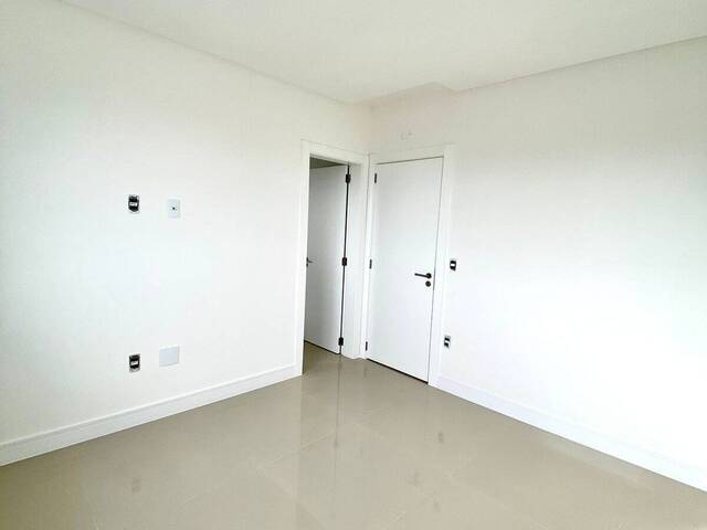 Apartamento para Venda em Itapema - 5