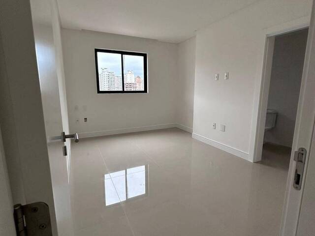 Apartamento para Venda em Itapema - 4